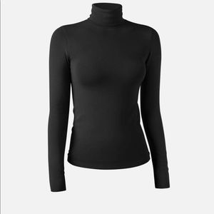 OGL move NWT black turtleneck